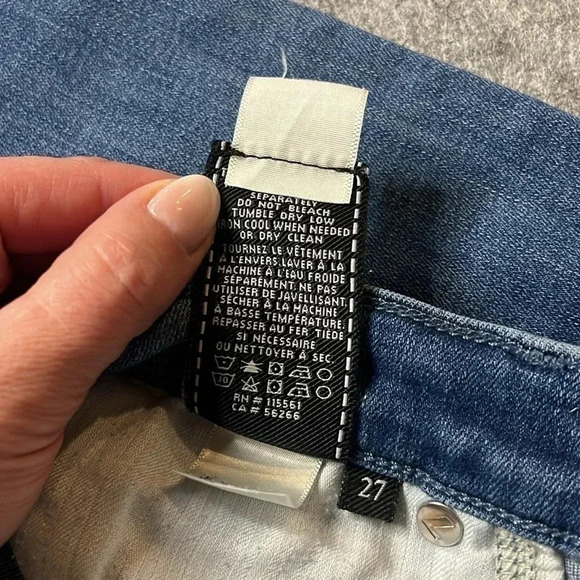 7 for all Mankind Roxanne Ankle Crop, Medium Wash. 27*26. - Picture 10 of 11